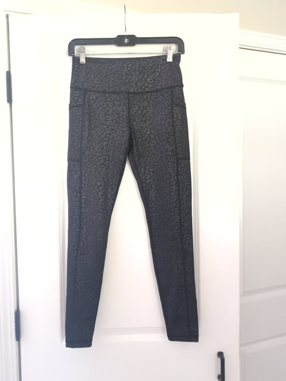 NEW CVG CONSTANTLY VARIED GEAR Black Leopard Full-Length Leggings Size S
